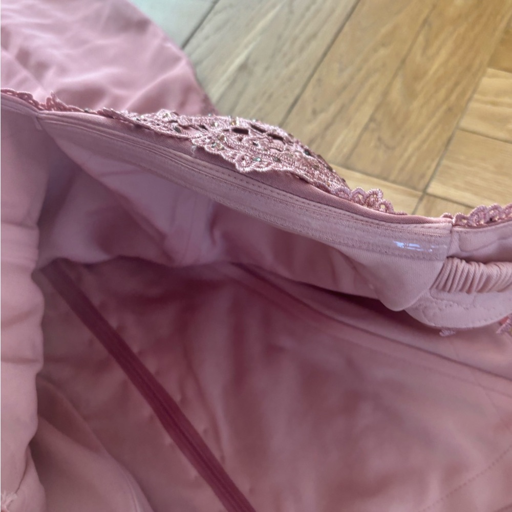 Pink embroidered gown - Picture 6 of 9